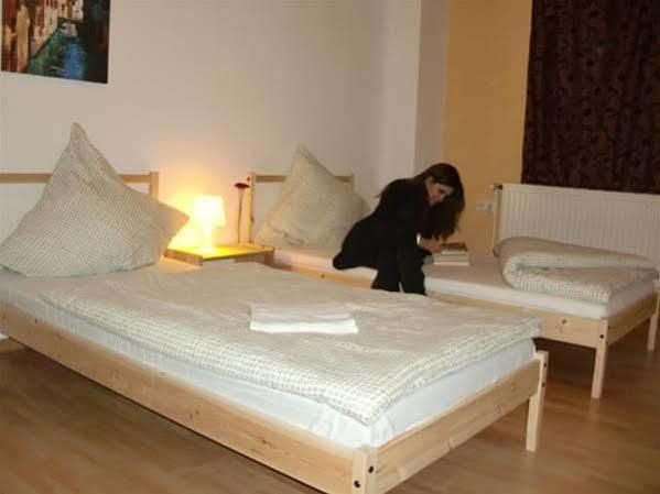Shiva'S Citysleep โคโลญ ภายนอก รูปภาพ